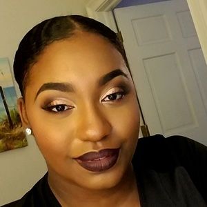 Meet your Posher, Ebony